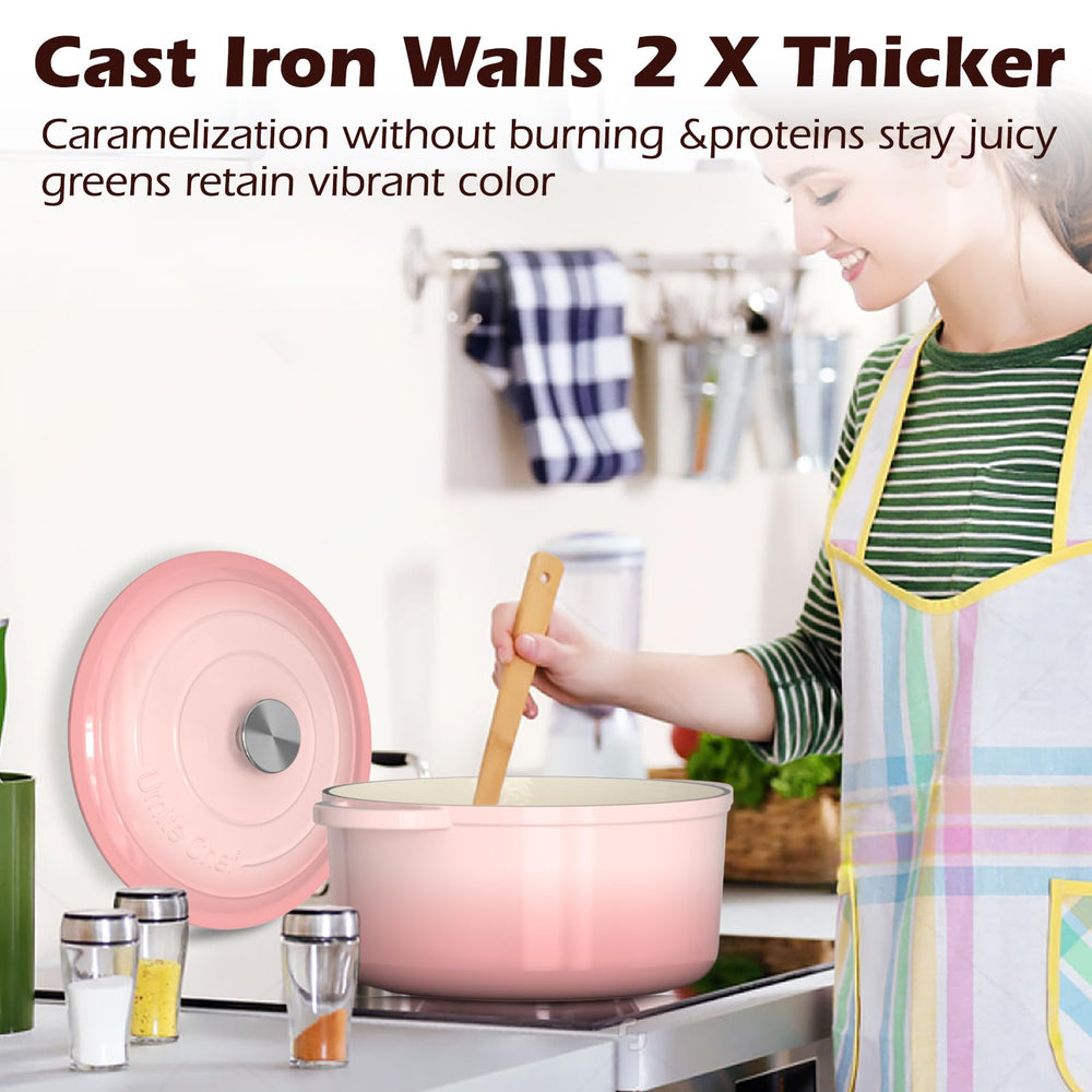 Umite Chef junto a utensilios para mostrar escala y capacidad 5QT