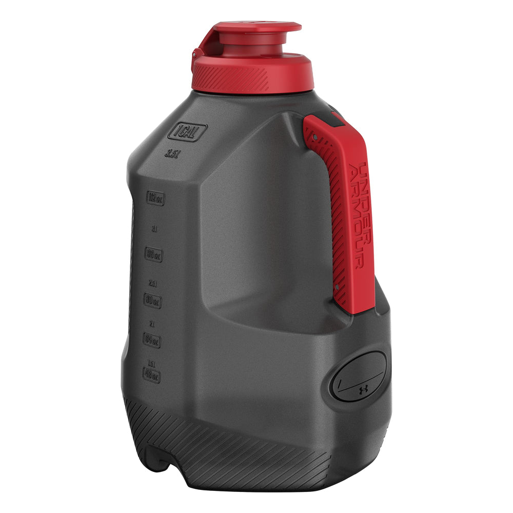 Under Armour botella frontal negra mostrando capacidad y diseño resistente
