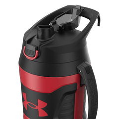 Under Armour tapa con función autodesagüe que facilita lavado y evita charcos