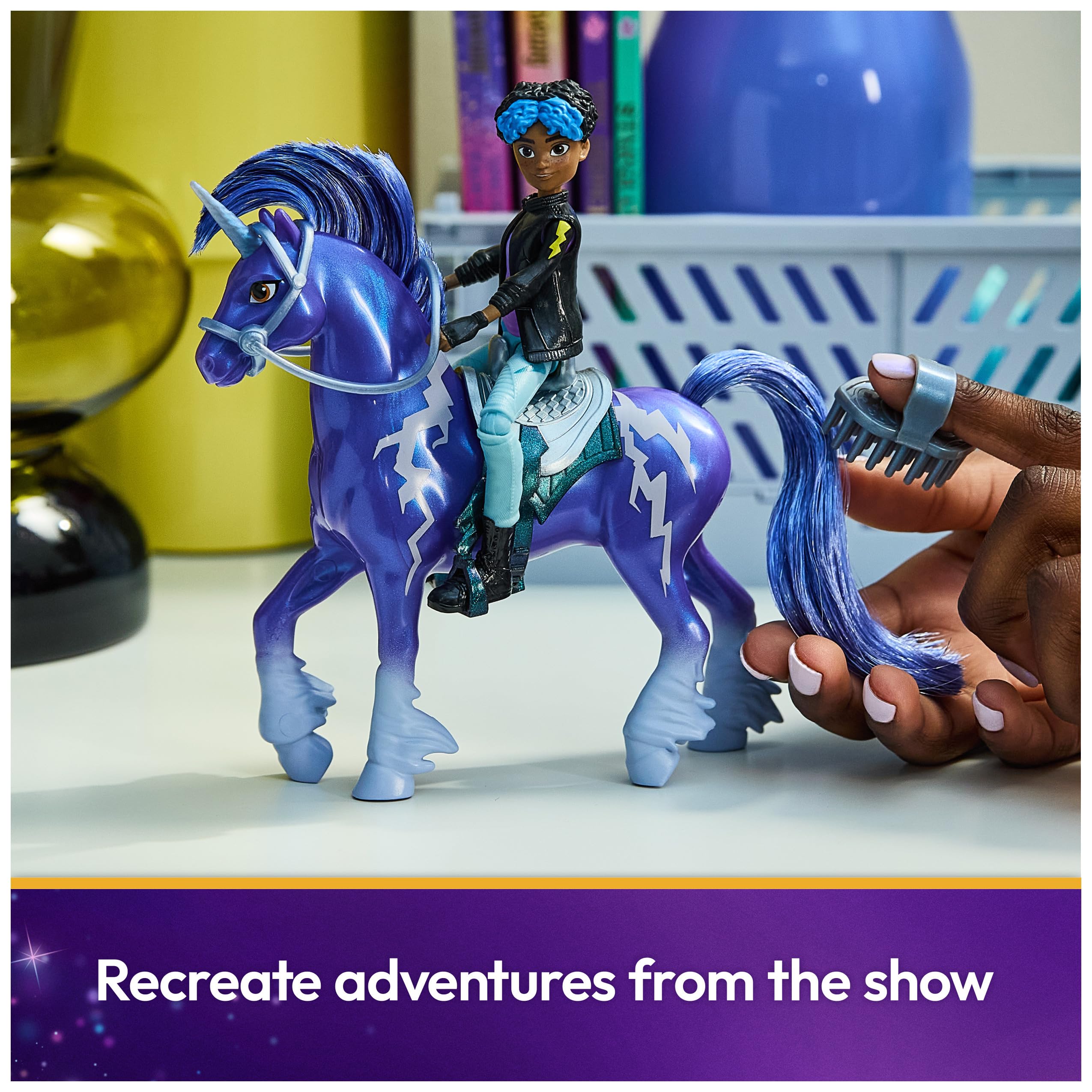 Unicorn Academy Rory montado en Storm recreando escena de aventura