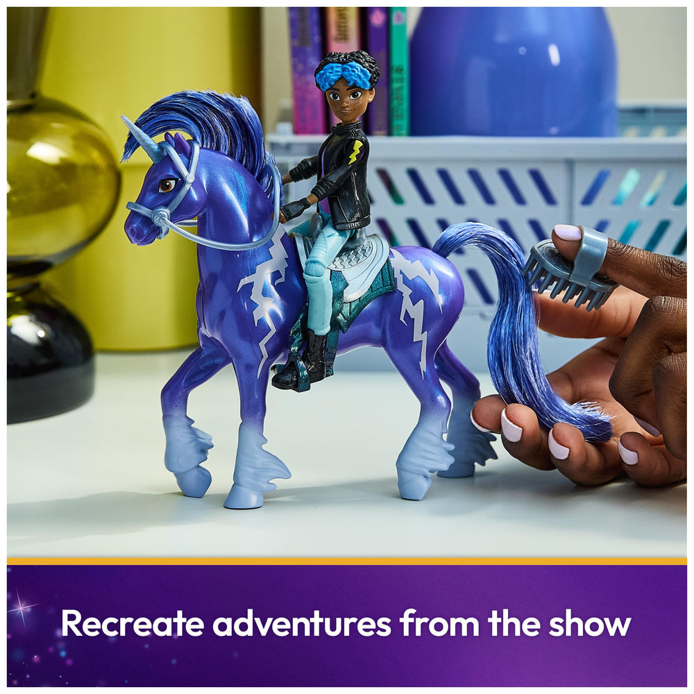 Unicorn Academy Rory montado en Storm recreando escena de aventura
