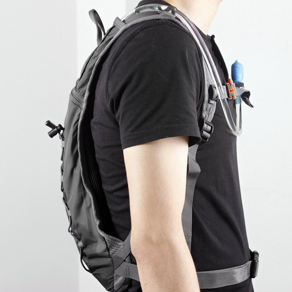 Unigear bladder with ice cubes showing cooler water for longer refreshment