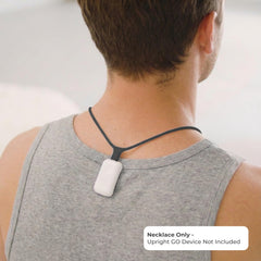 Upright GO collar colocado en el cuello demostrando uso diario cómodo
