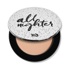 Urban Decay All Nighter frente mostrando diseño y cierre práctico para fijación prolongada