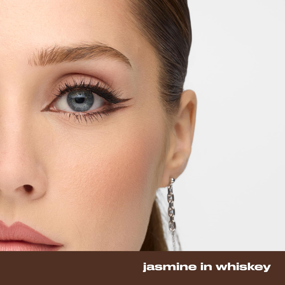 Urban Decay lápiz Whiskey etiqueta con ingredientes clave que hidratan la línea