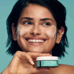Urban Skin Rx uso en rostro creando espuma suave, ayuda a mejorar aspecto del tono
