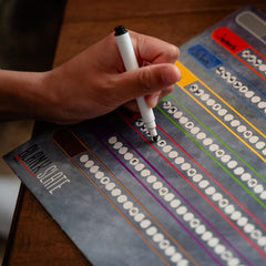 USAOPOLY tablero de puntuación en detalle facilitando el seguimiento claro de rondas