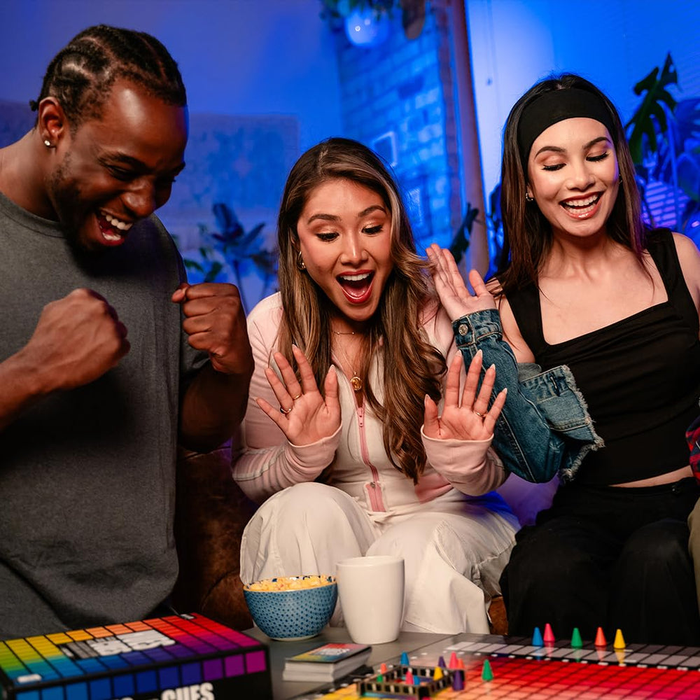 USAOPOLY juego en una mesa de fiesta mostrando ambiente social y entretenimiento