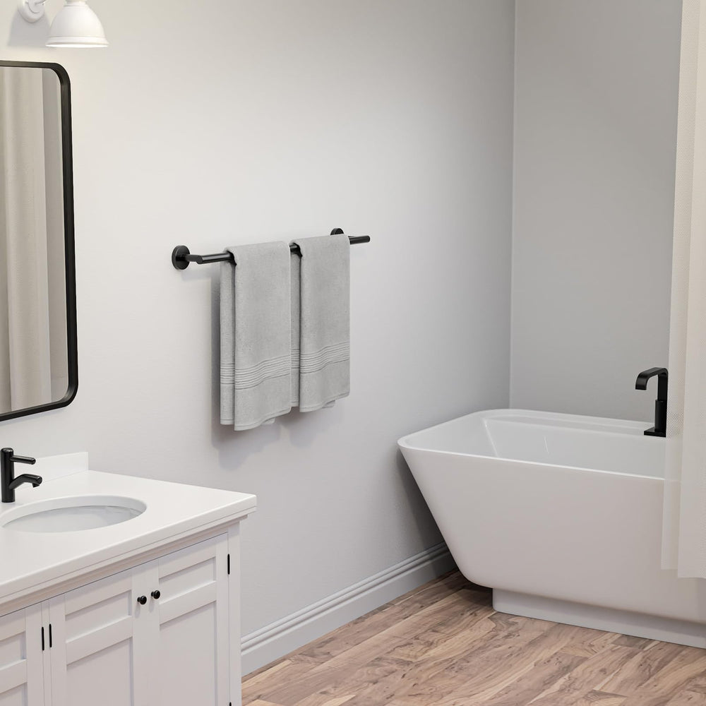USHOWER barra con toalla mostrando escala y capacidad para dos toallas