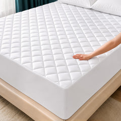 Utopia Bedding vista frontal del protector California King mostrando ajuste y diseño — comodidad inmediata