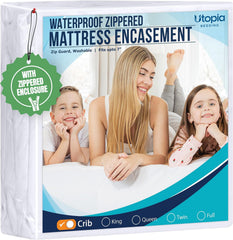 Utopia Bedding vista frontal del protector en su empaque mostrando ajuste