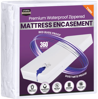 Utopia Bedding protector doblado demostrando almacenamiento compacto