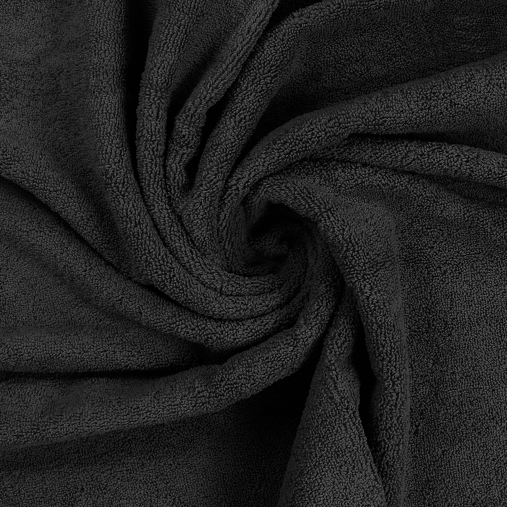 Utopia Towels conjunto dispuesto en baño estilizado, aporta estilo y funcionalidad