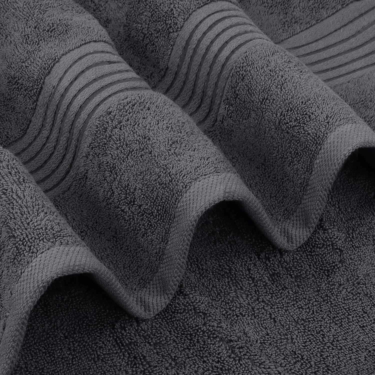 Utopia Towels en baño estilo ambiente hogareño y práctico