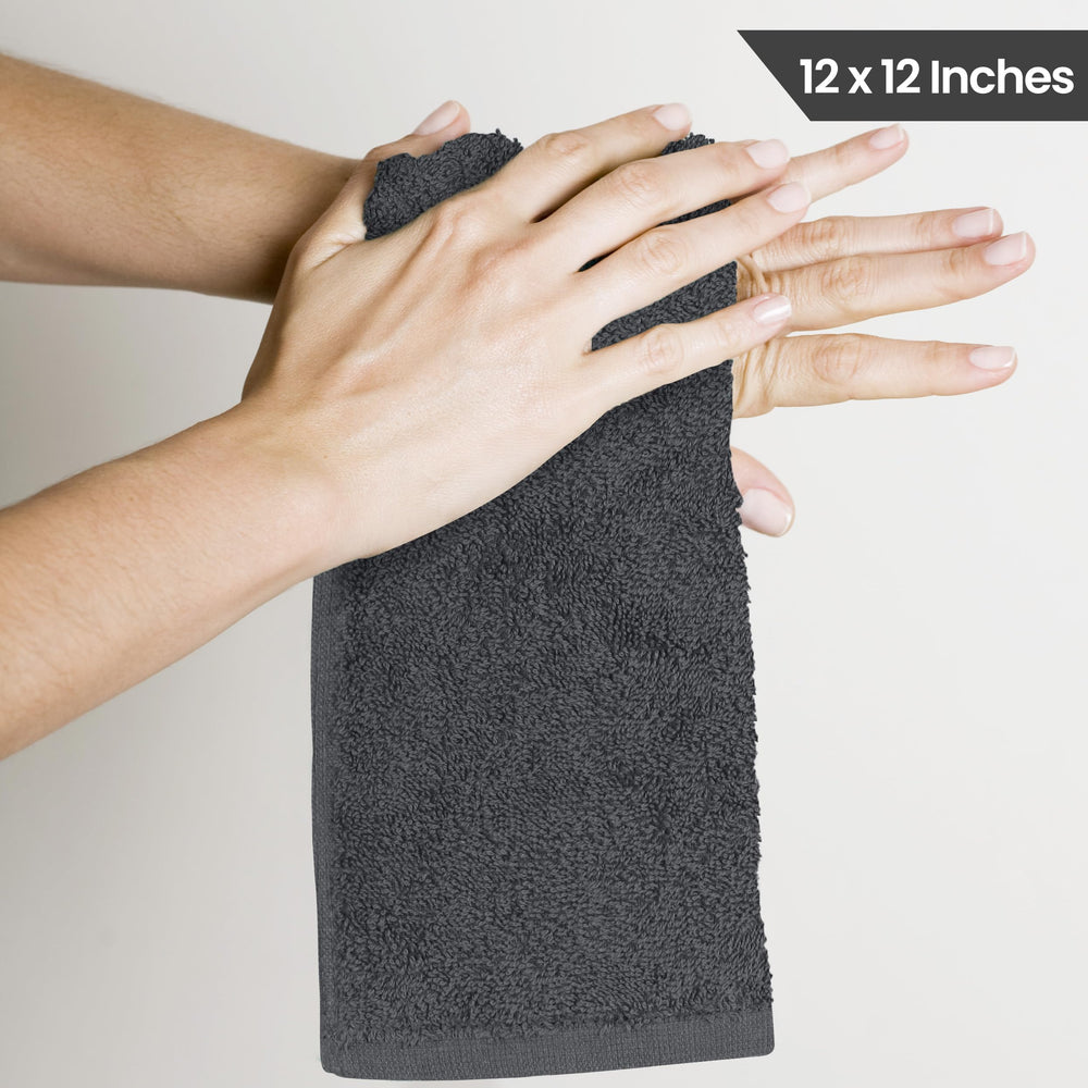 Utopia Towels toallita en uso secando manos en baño con confort