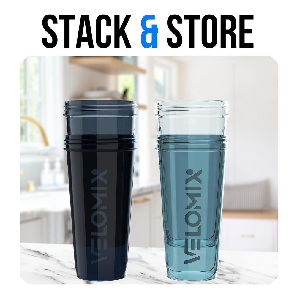 VELOMIX vaso shaker en uso junto a una mochila de gimnasio demostrando transporte seguro y conveniencia.