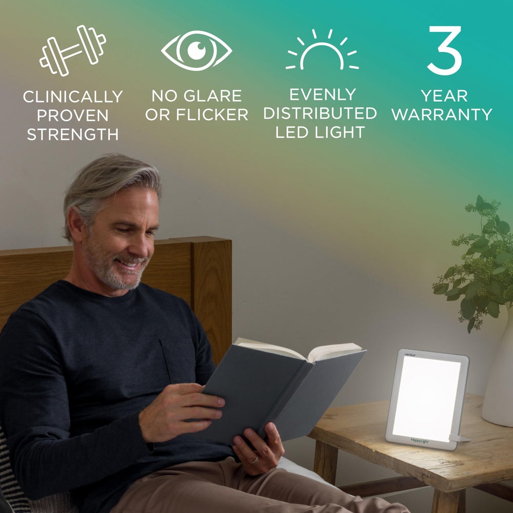 Verilux HappyLight Lucent junto a la cama para sesiones matutinas de luz