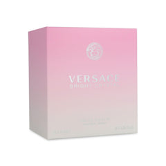 Versace Bright Crystal en tocador femenino destacando uso diario y frescura