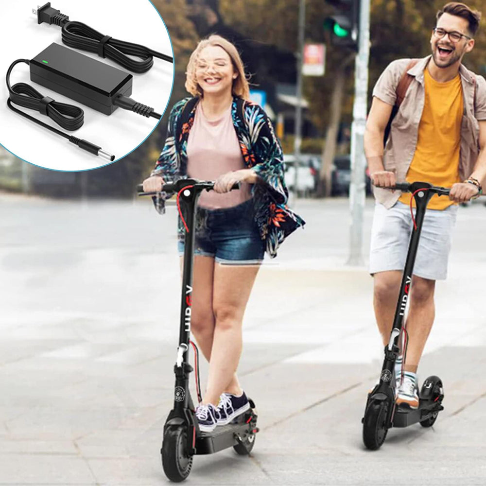 vhbw cargador conectado a Hiboy MAX en garaje, carga estable y protegida