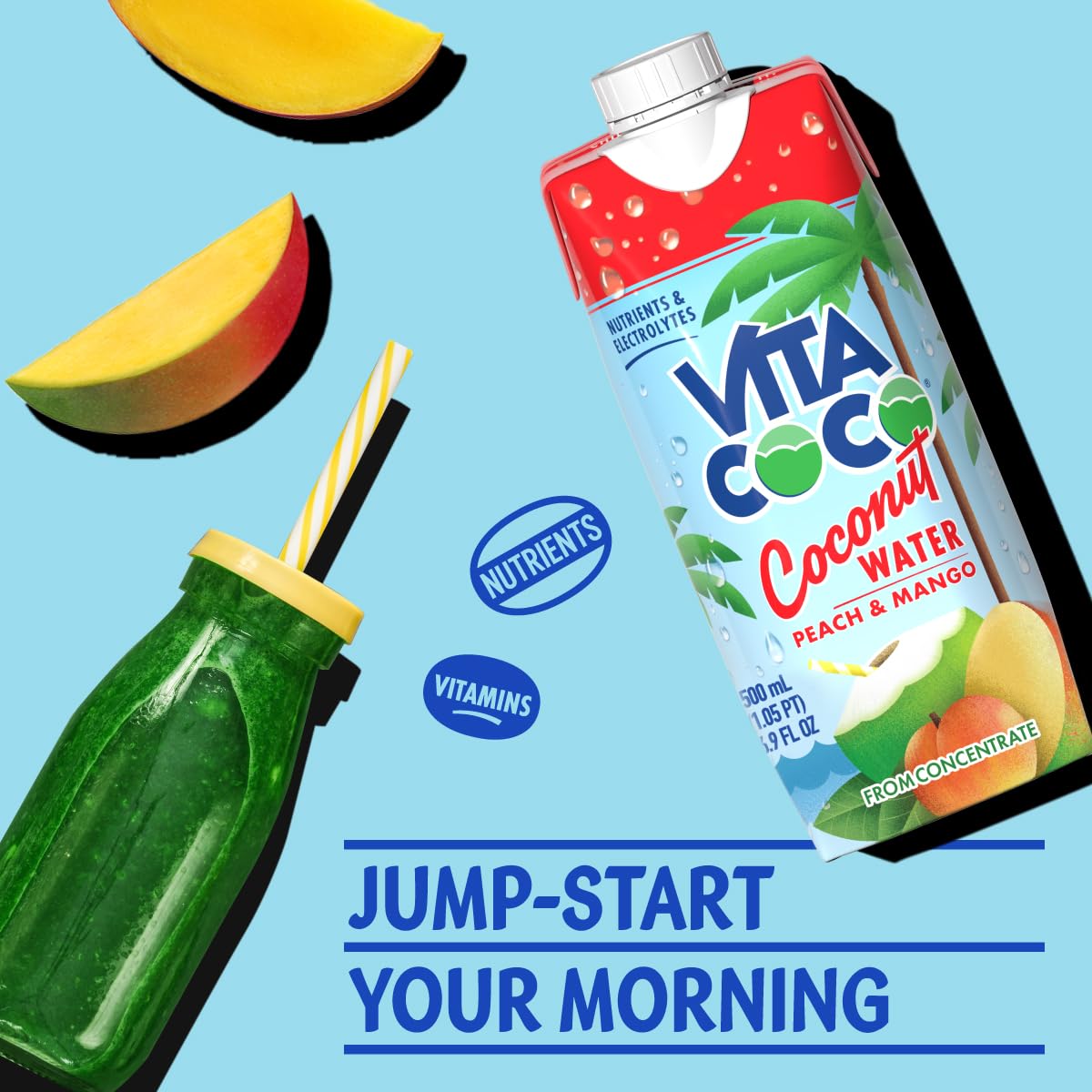 Vita Coco envase sobre arena en escenario de playa, refrescante para días calurosos