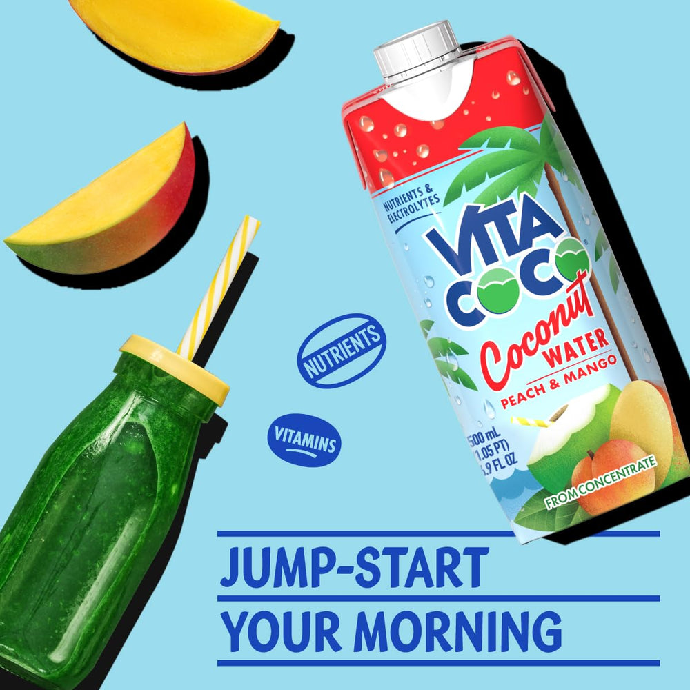 Vita Coco envase sobre arena en escenario de playa, refrescante para días calurosos
