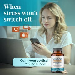 VITALCRAFT LABS OmniCalm cápsulas en mano para toma diaria fácil