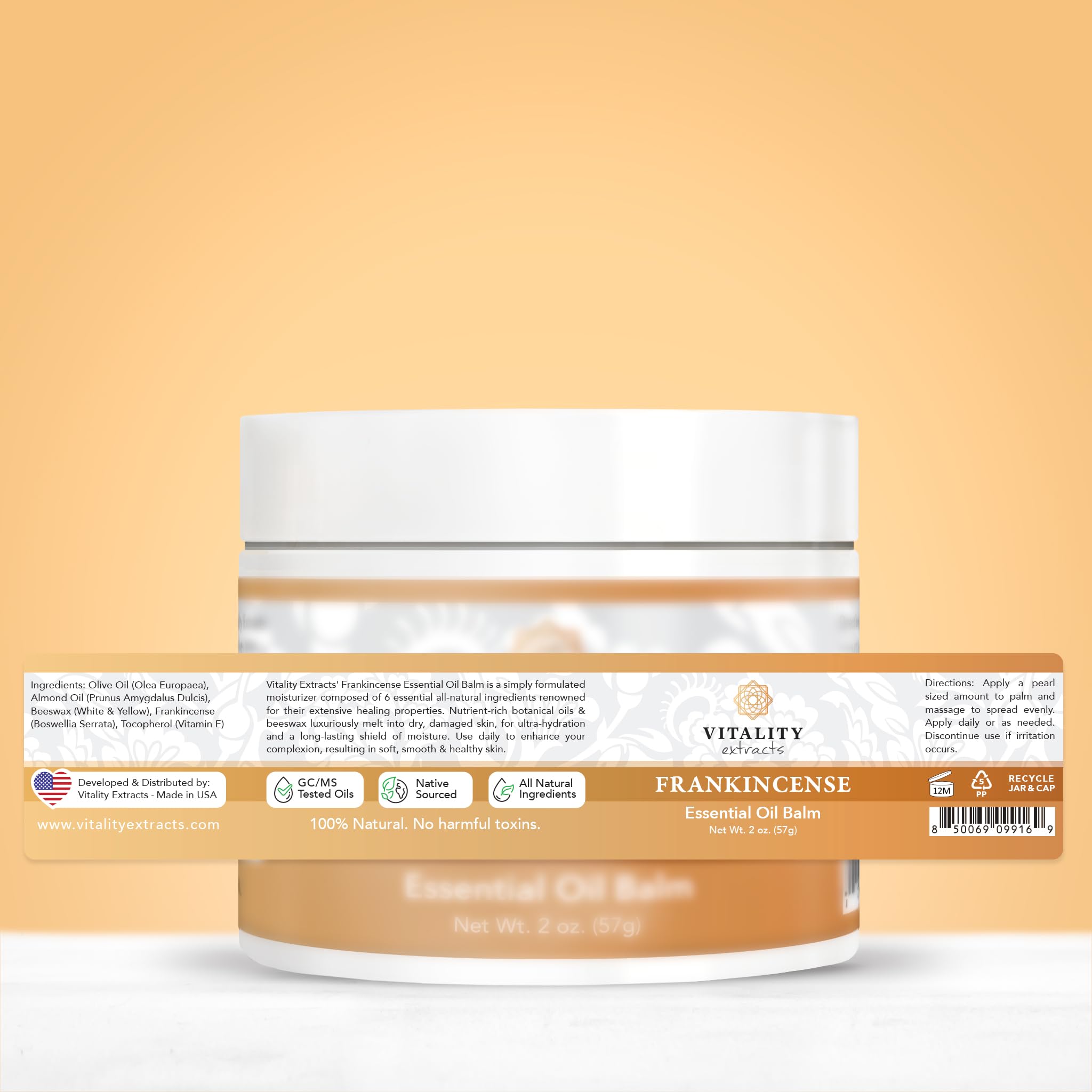 Ingredientes crudos: cera de abejas y aceites para el bálsamo Vitality en primer plano