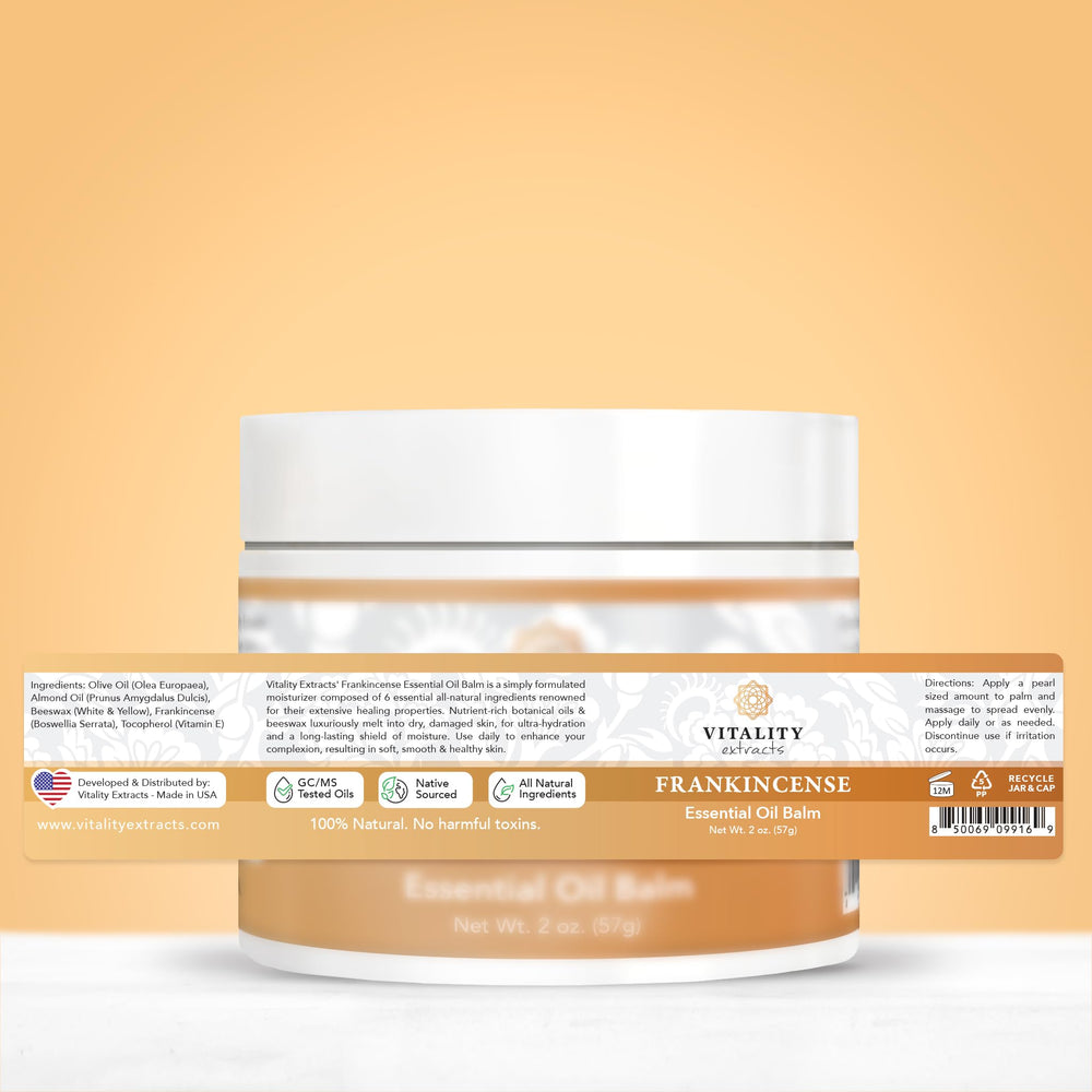Ingredientes crudos: cera de abejas y aceites para el bálsamo Vitality en primer plano