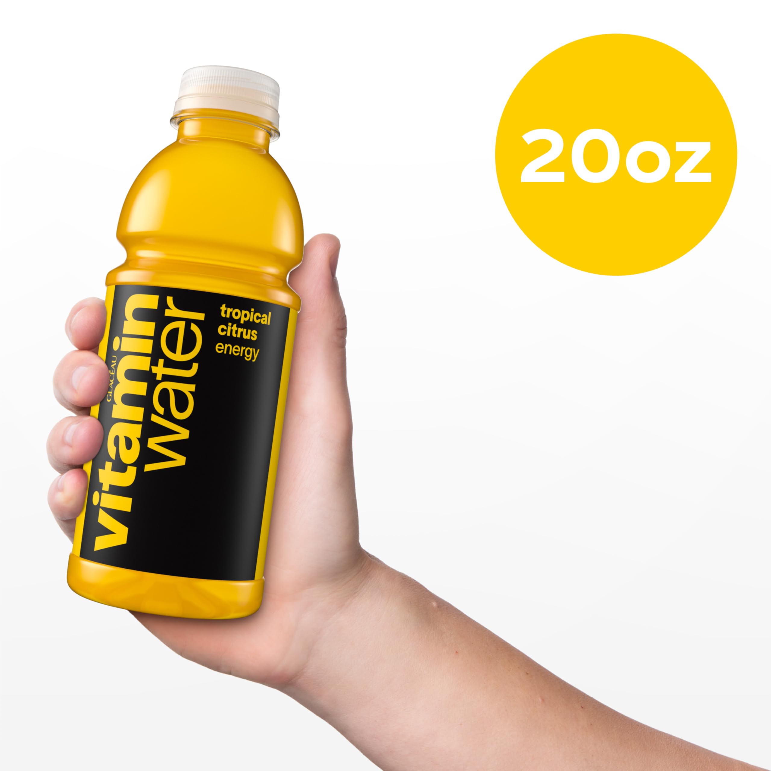 vitaminwater botella con hielo y rodaja de lima sugiriendo frescura instantánea