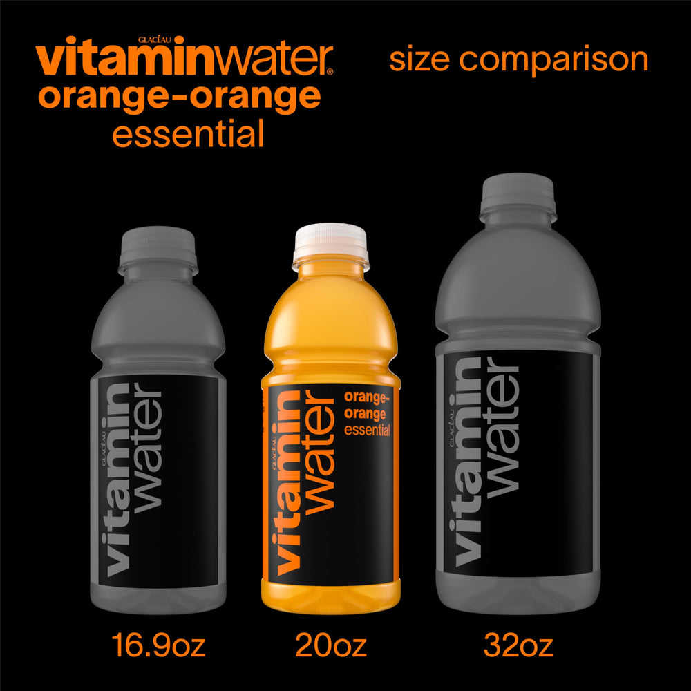 vitaminwater botella en mano mostrando tamaño práctico y fácil transporte
