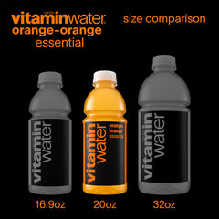 vitaminwater botella en mano mostrando tamaño práctico y fácil transporte