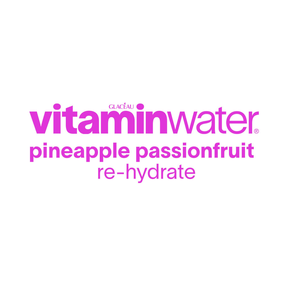 vitaminwater botella de 20 oz en mano para mostrar portabilidad