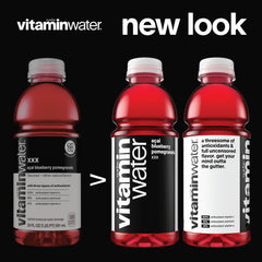 vitaminwater botella en mano demostrando tamaño práctico para llevar