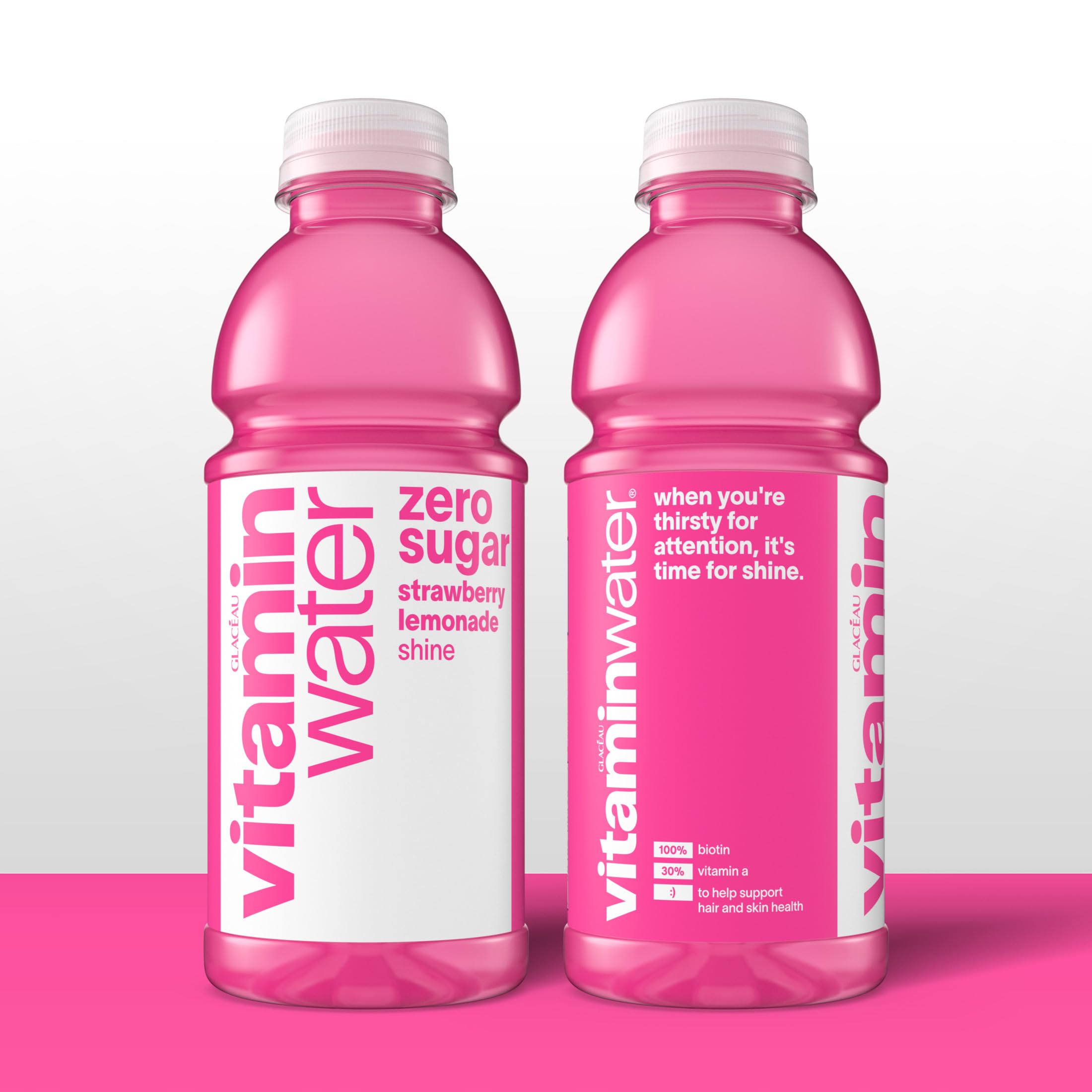 vitaminwater vertido mostrando color claro y textura sin azúcar