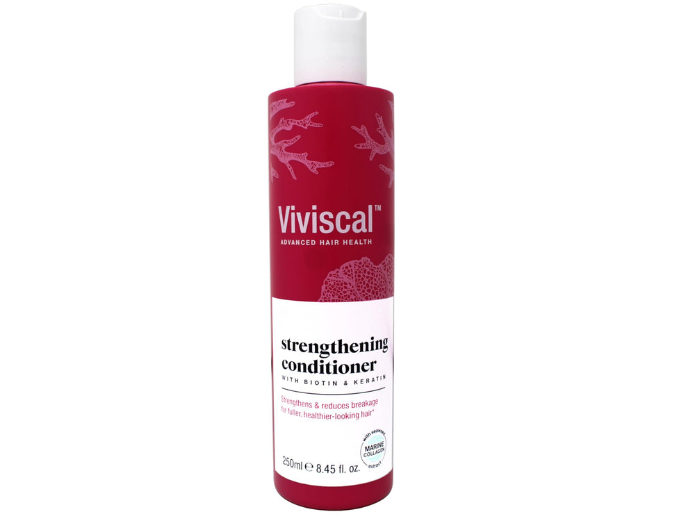 Viviscal uso en ducha ilustrando limpieza y sensación refrescante