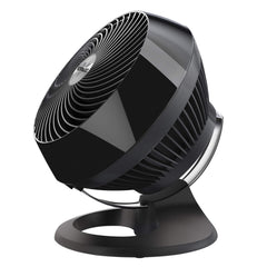 Vornado 660 frontal en negro mostrando diseño y potencia de circulación