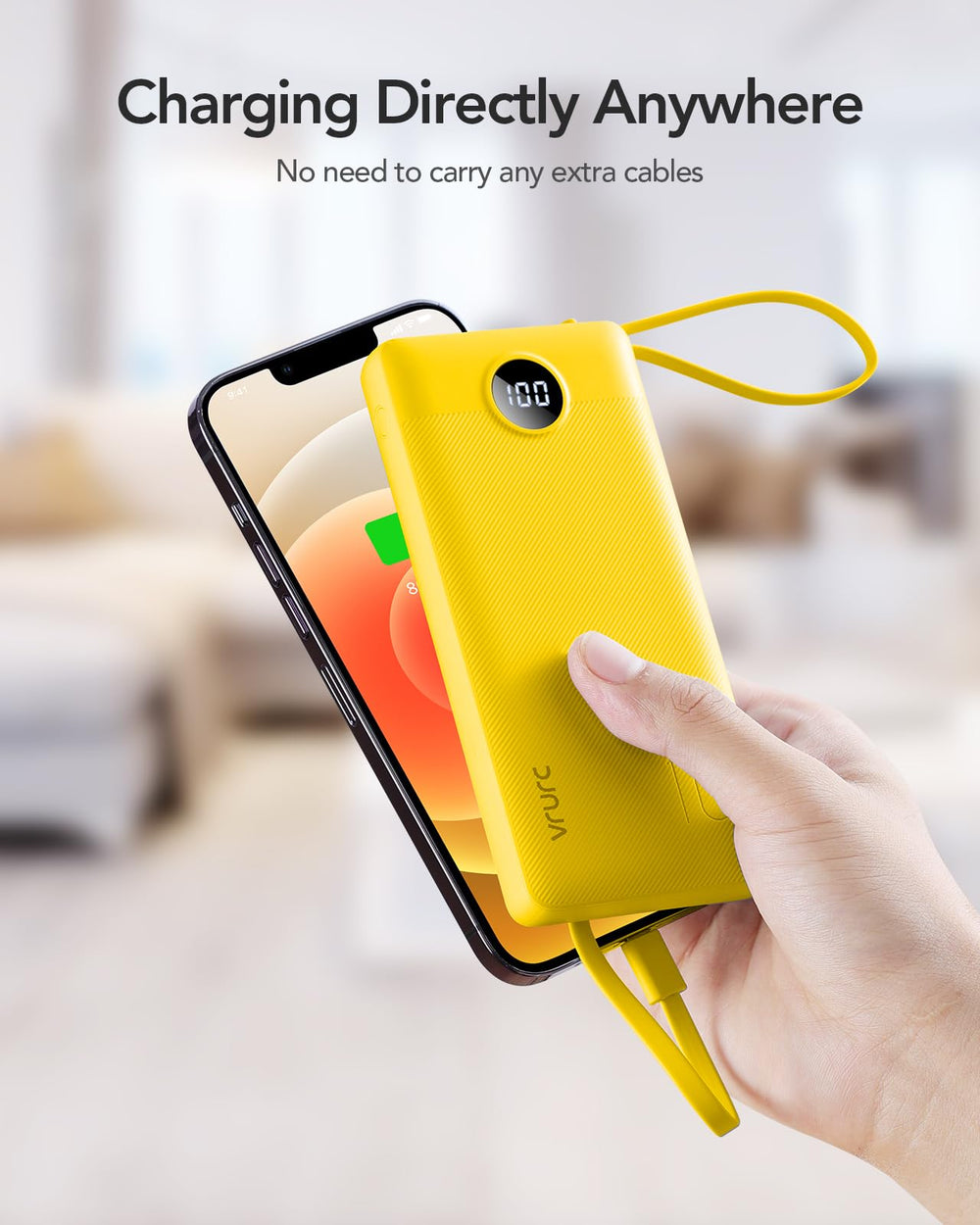 VRURC power bank dentro de mochila durante viaje mostrando conveniencia