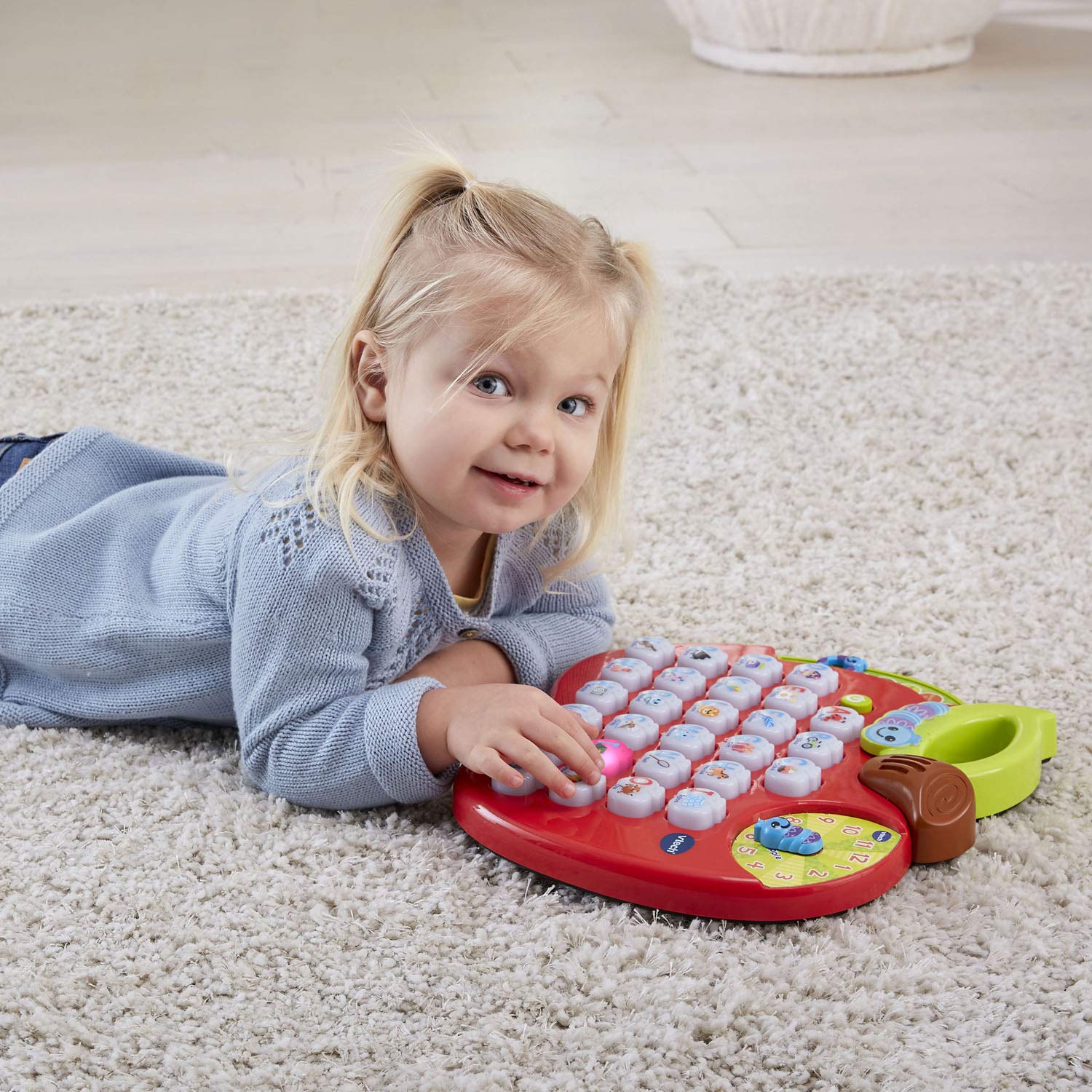 VTech ABC Learning Apple botones iluminados en juego de memoria, refuerzo visual