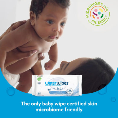WaterWipes detalle de etiqueta con ingredientes simples y certificaciones visibles