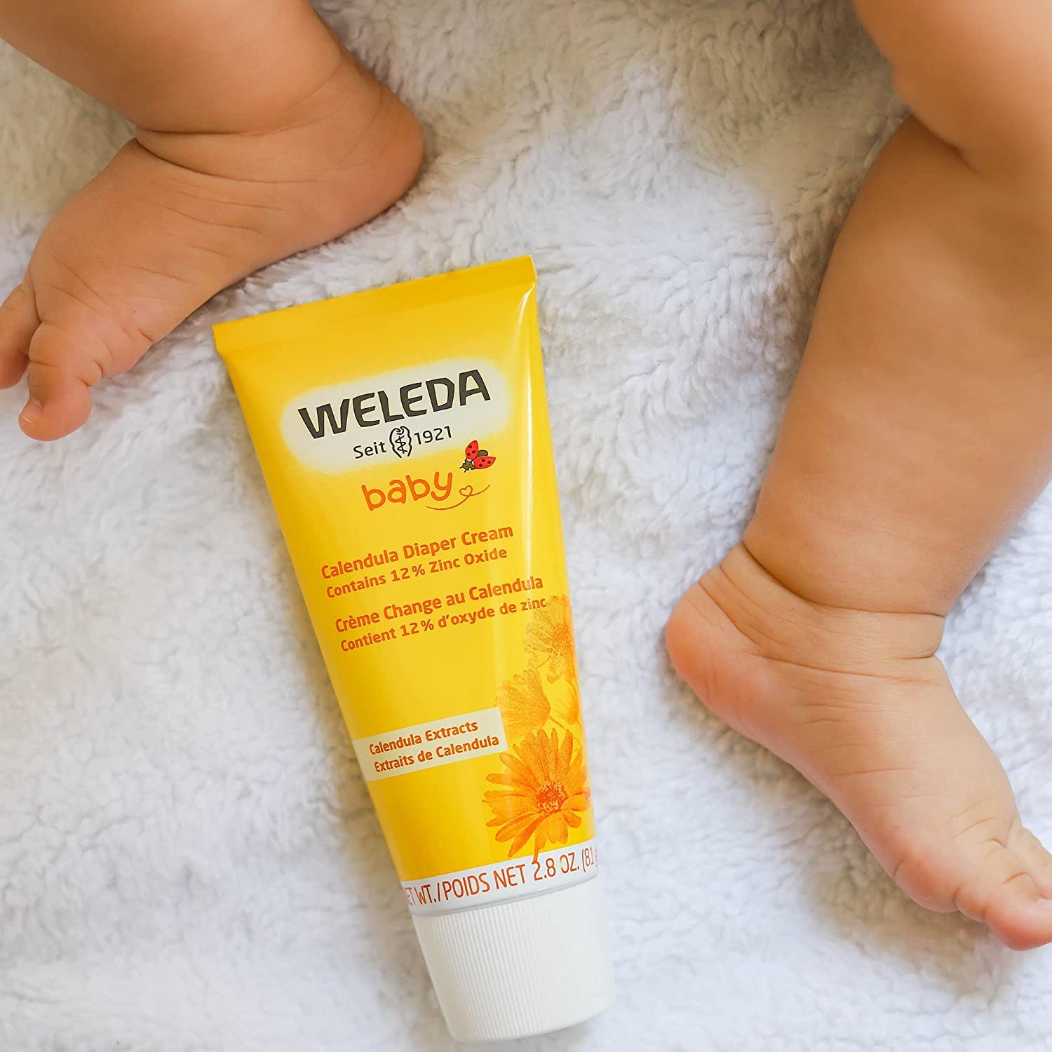 Weleda textura de crema en primer plano, hidratación y facilidad de extensión