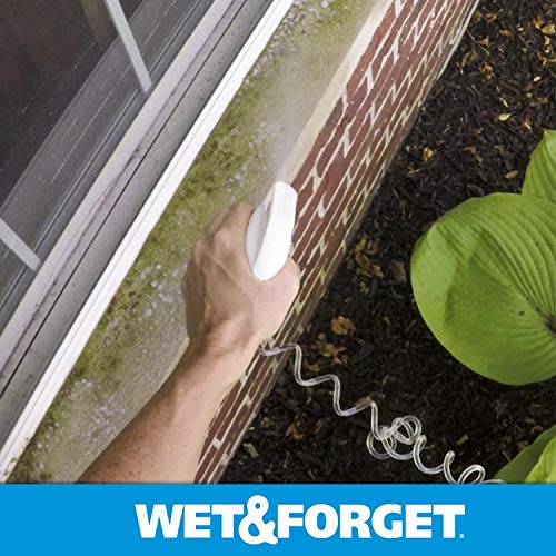 Wet & Forget en jardín junto a mobiliario, mantenimiento exterior práctico