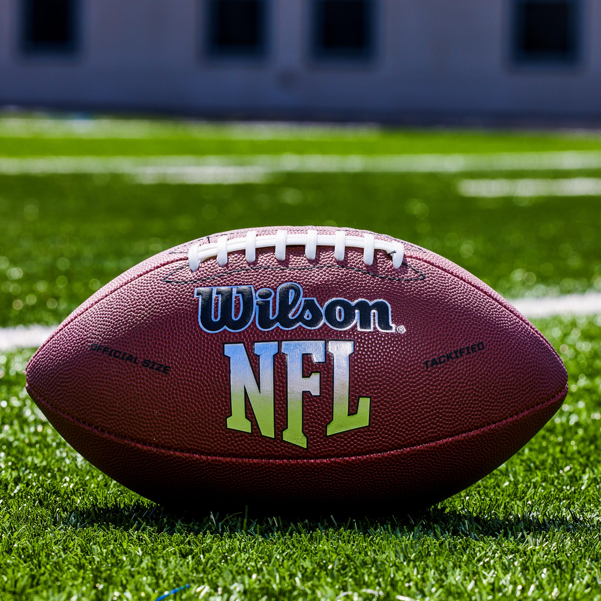 WILSON balón Peewee en uso por niño mejorando técnica de pase