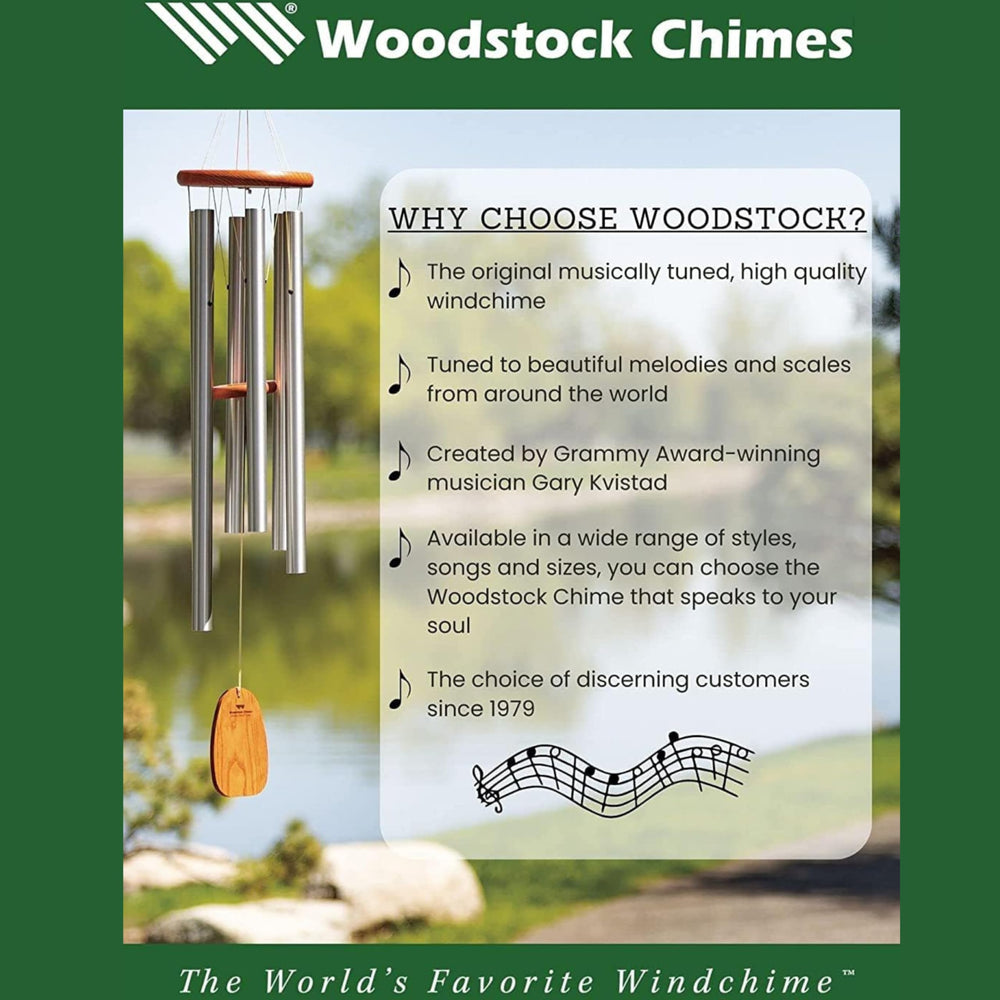 Woodstock Chimes comparación de tamaño con mano para referencia de escala