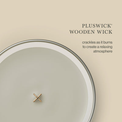 WoodWick etiqueta 'Fireside' que identifica notas de ámbar
