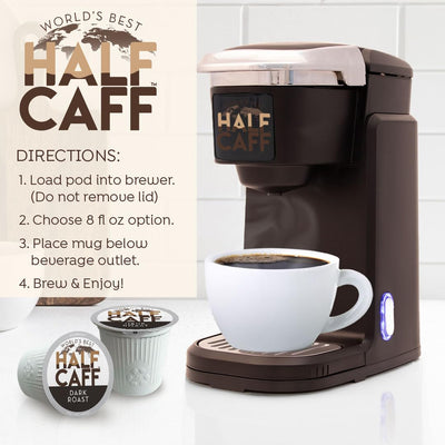 World's Best Half Caff cápsula insertada en máquina Keurig demostrando compatibilidad fácil