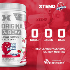 Envase Xtend sostenido en manos para comparar tamaño y llevar al entrenamiento