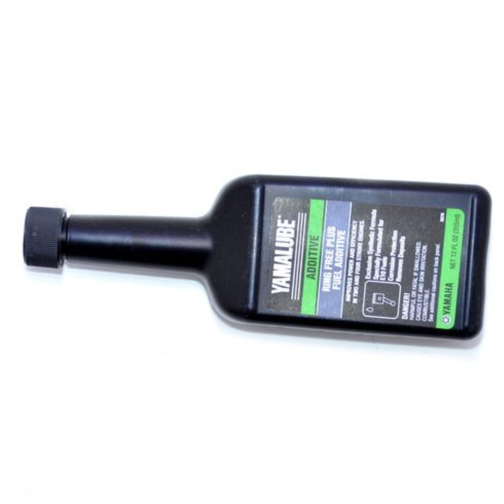 YAMAHA aditivo vertiéndose en tanque de combustible, protección contra corrosión