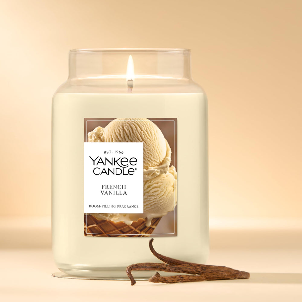 Yankee Candle vela encendida creando ambiente cálido y estable