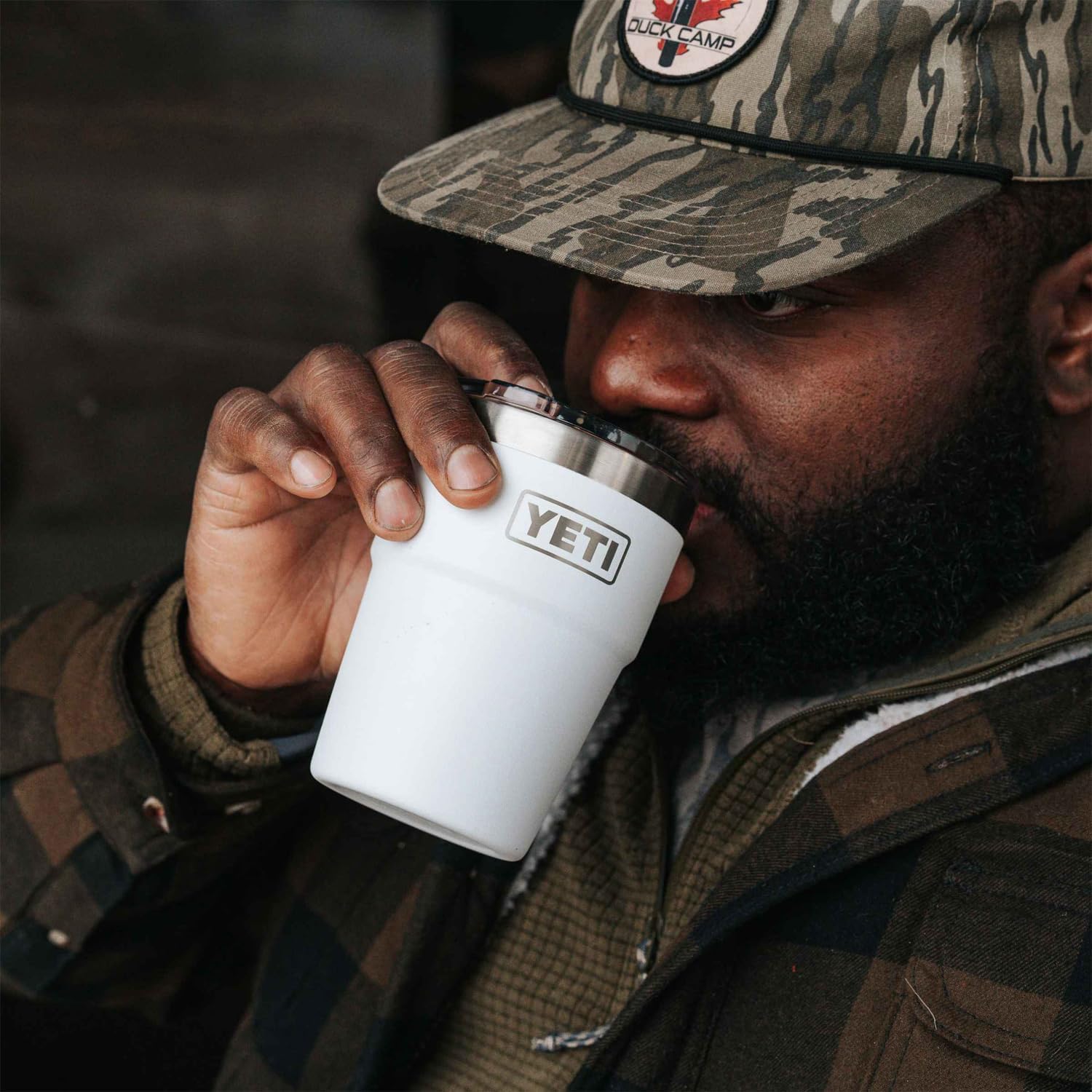 YETI Rambler 16 oz textura y acabado resistente que facilita limpieza