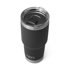 Tapa MagSlider de YETI Rambler en primer plano para beber sin derrames